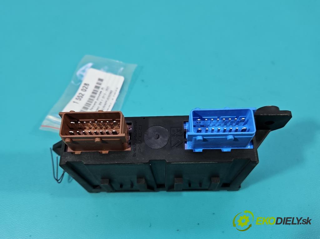 Peugeot 308 II 2013-2021 1.2 12V 110 hp manual 81 kW 1199 cm3 5- řídící jednotka 9810050080