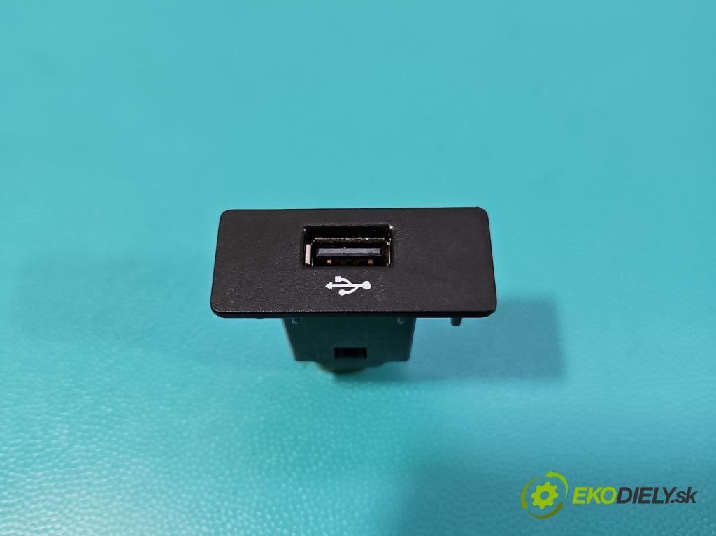 Skoda Superb III 2015-2024 2.0 tdi 150 hp automatic 110 kW 1968 cm3 5- zásuvka USB 3V0035727