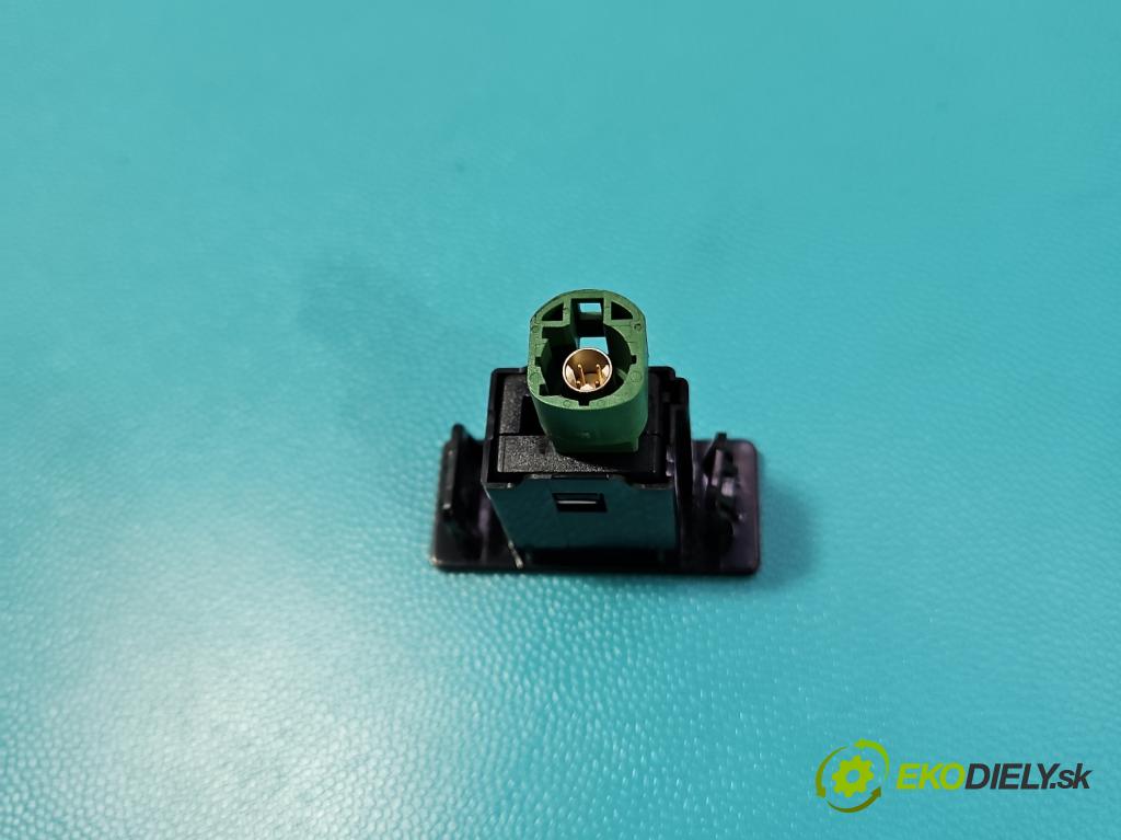 Skoda Superb III 2015-2024 2.0 tdi 150 hp automatic 110 kW 1968 cm3 5- zásuvka USB 3V0035727