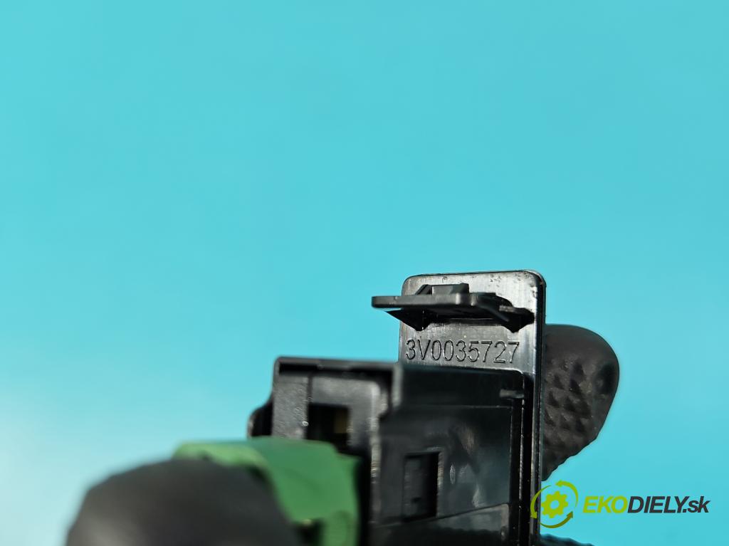 Skoda Superb III 2015-2024 2.0 tdi 150 hp automatic 110 kW 1968 cm3 5- zásuvka USB 3V0035727