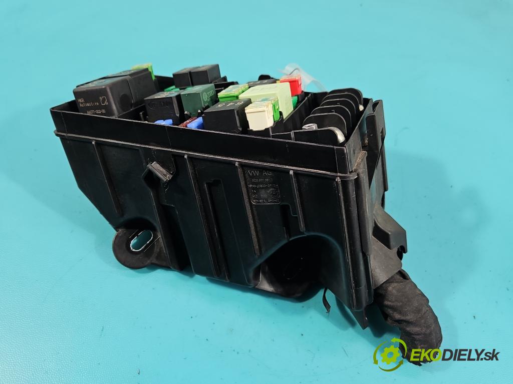 Skoda Superb III 2015-2024 2.0 tdi 150 hp automatic 110 kW 1968 cm3 5- skříňka pojistková 5Q0907361D (Pojistková skříňka)