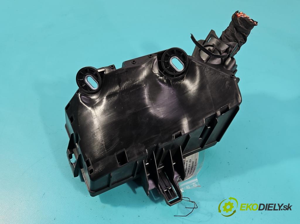 Skoda Superb III 2015-2024 2.0 tdi 150 hp automatic 110 kW 1968 cm3 5- skříňka pojistková 5Q0907361D (Pojistková skříňka)