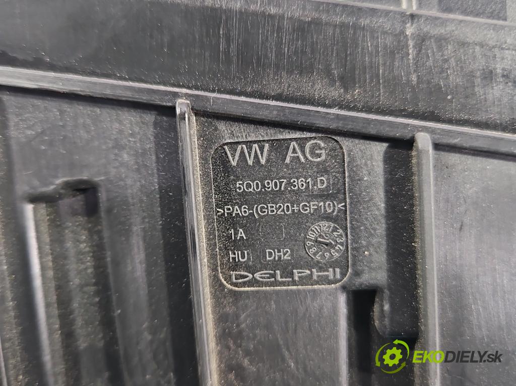 Skoda Superb III 2015-2024 2.0 tdi 150 hp automatic 110 kW 1968 cm3 5- skříňka pojistková 5Q0907361D (Pojistková skříňka)