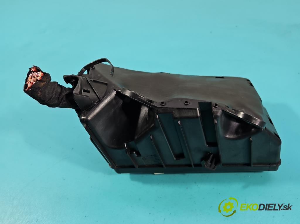 Skoda Superb III 2015-2024 2.0 tdi 150 hp automatic 110 kW 1968 cm3 5- skříňka pojistková 5Q0907361D (Pojistková skříňka)