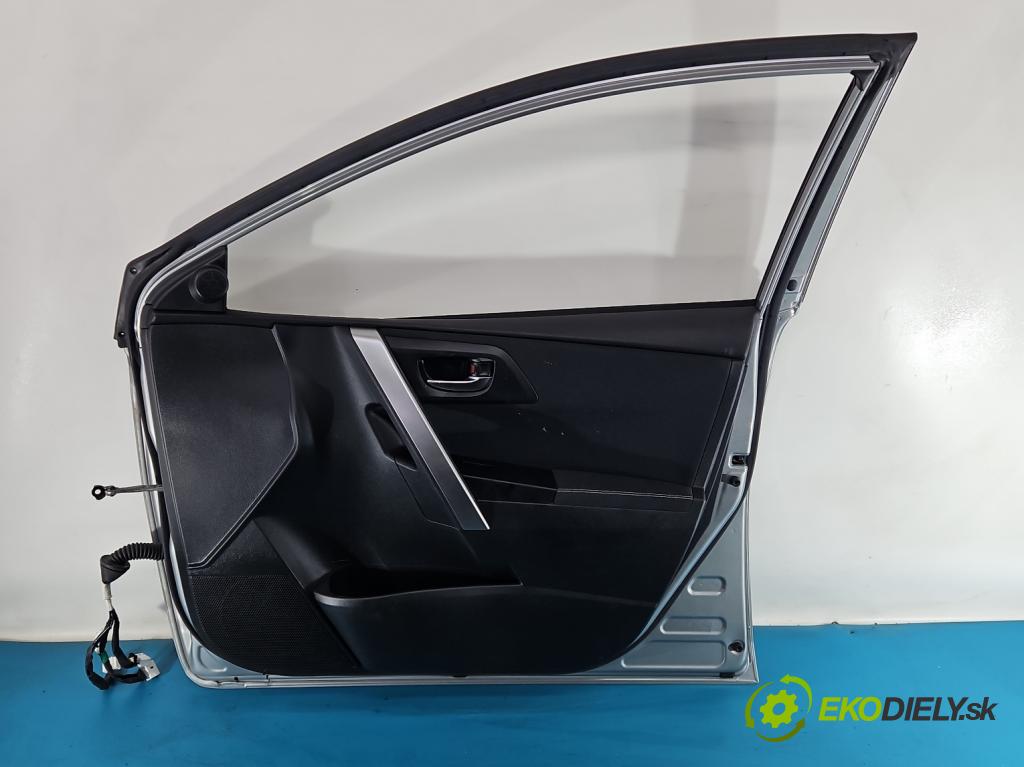 Toyota Auris II 2012-2018 1.8 hybrid 99 HP automatic 73 kW 1798 cm3 5- dvere predné pravé  (Kľučka dverí ostatné)