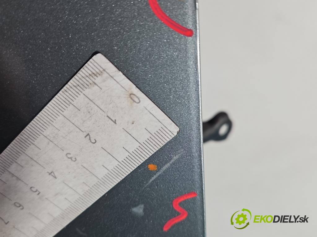 Toyota Auris II 2012-2018 1.8 hybrid 99 HP automatic 73 kW 1798 cm3 5- dvere predné pravé  (Kľučka dverí ostatné)