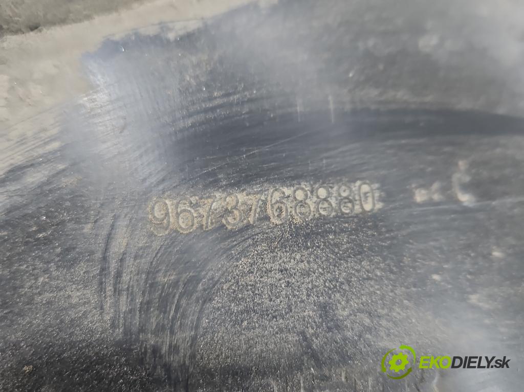 Peugeot 208 I 2012-2019 1.2 12V 82 HP manual 60 kW 1199 cm3 5- Blatník: predné ľavé 9673768880