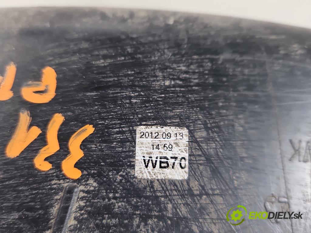 Peugeot 208 I 2012-2019 1.2 12V 82 HP manual 60 kW 1199 cm3 5- Blatník: predné pravé 15293X