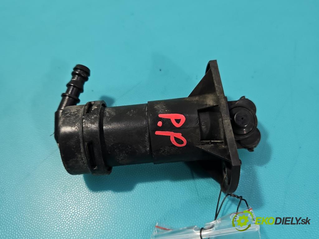 Audi A6 C6 2004-2011 3.0 tdi 232KM automatic 171 kW 2967 cm3 5- ostřikovač reflektor: pravý 4F0955102