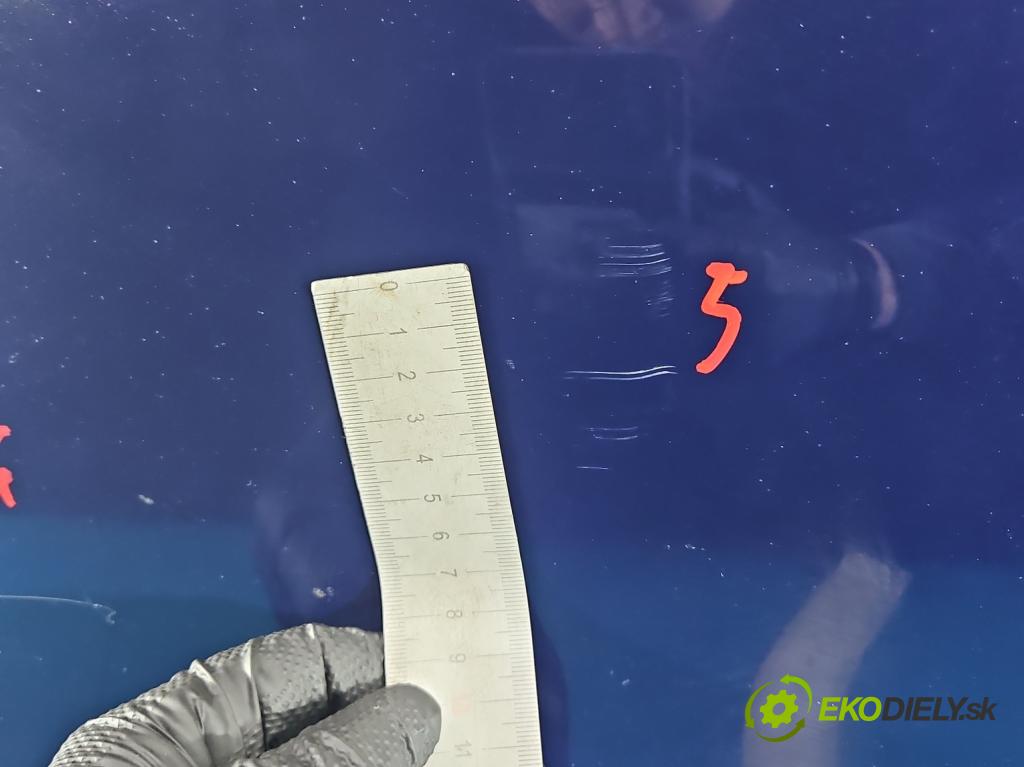 Opel Corsa E 2014-2019 1.4 16V 90 hp manual 66 kW 1398 cm3 5- dveře přední pravé  (Klika dveří ostatní)