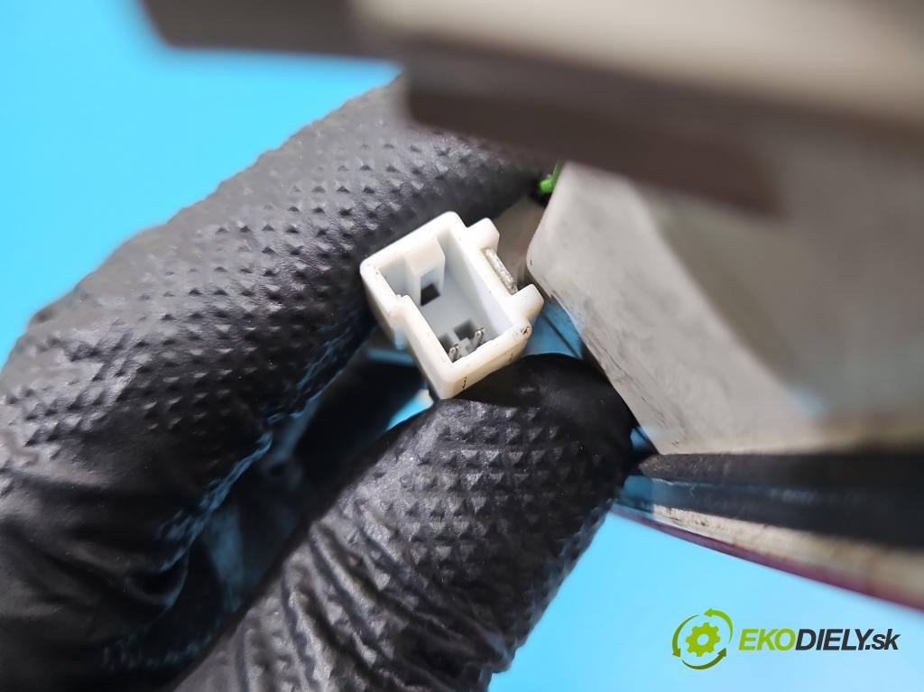 Kia Ceed I 2006-2012 2.0 crdi 140 hp manual 103 kW 1991 cm3 5- světlo: 92701-1H3