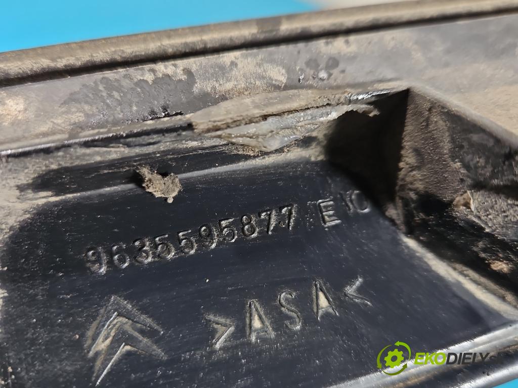 Citroen Xsara Picasso 2.0 hdi 90 hp manual 66 kW 1997 cm3 5- klika kufrových dveří zadní