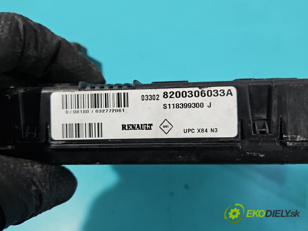 Renault Megane II 2003-2008 1.6 16V 113 hp manual 83 kW 1598 cm3 3- řídící jednotka 8200306033A