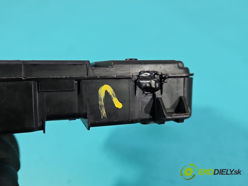 Renault Megane II 2003-2008 1.6 16V 113 hp manual 83 kW 1598 cm3 3- řídící jednotka 8200306033A