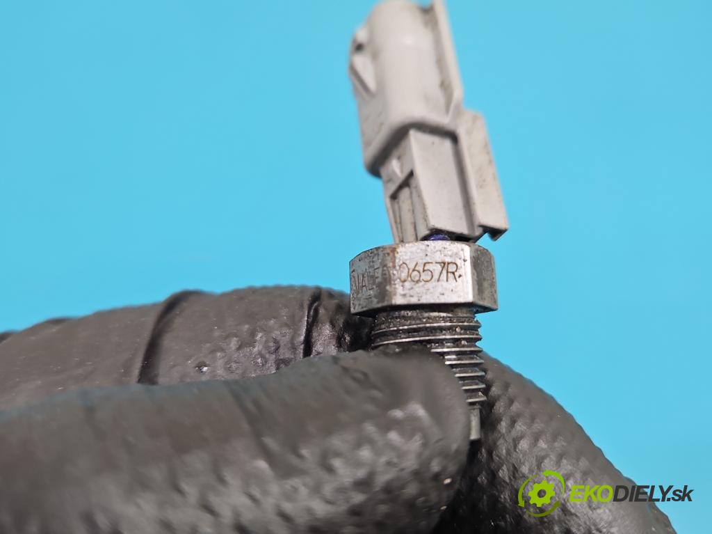 Renault Trafic III 2014 - 2.0 dci 150 HP manual 110 kW 1997 cm3 5- snímač teploty: výfukové 0657R (Snímač)