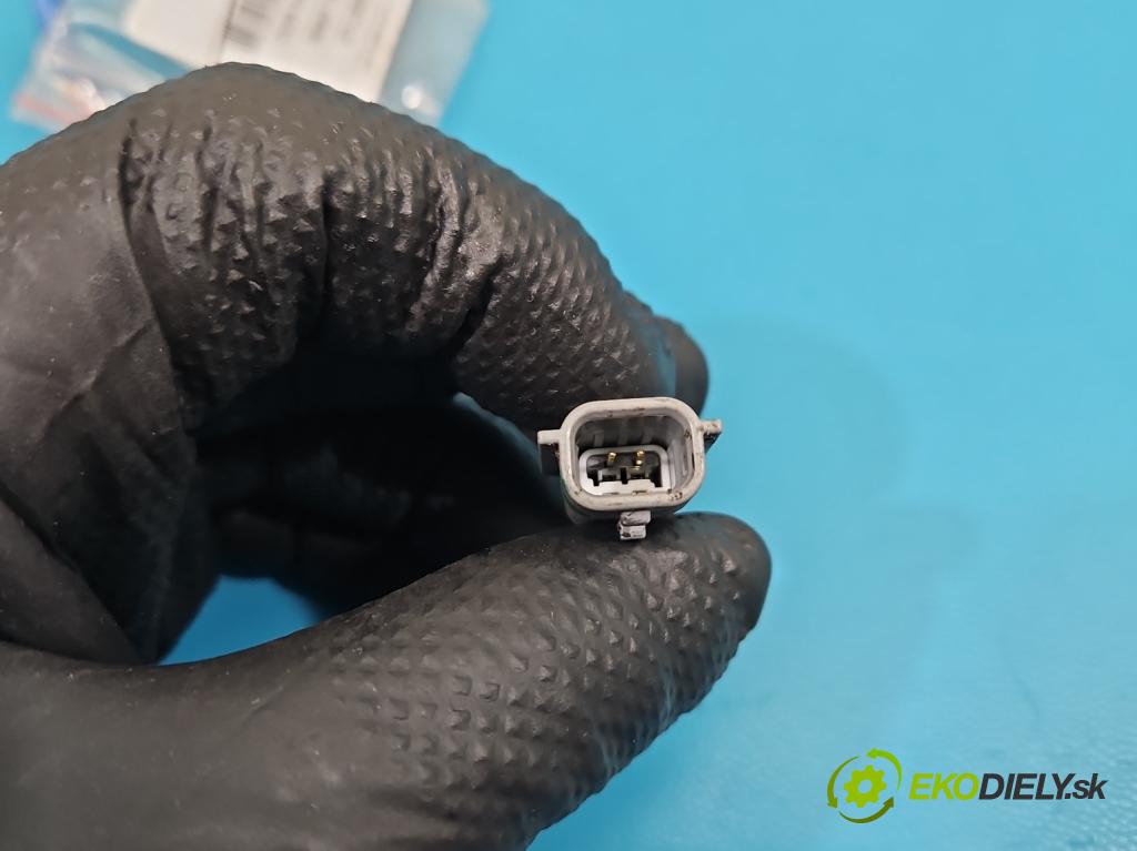 Renault Trafic III 2014 - 2.0 dci 150 HP manual 110 kW 1997 cm3 5- snímač teploty: výfukové 0657R (Snímač)