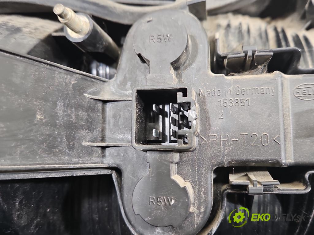 Volvo S60 I 2000-2010 2.4 D5 163 HP manual 120 kW 2401 cm3 4- svetlo / reflektor zadné pravé  (Kľučka dverí ostatné)