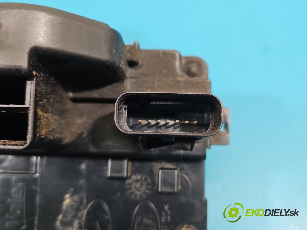 Kia Ceed I 2006-2012 2.0 crdi 140 hp manual 103 kW 1991 cm3 5- zámek zadní pravý