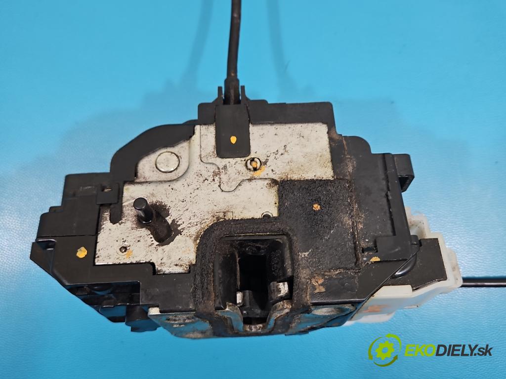 Kia Ceed I 2006-2012 2.0 crdi 140 hp manual 103 kW 1991 cm3 5- zámek zadní pravý