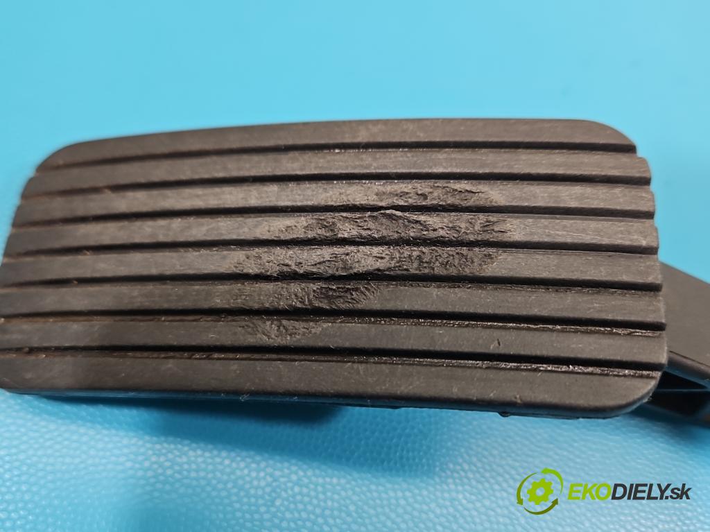 Kia Ceed I 2006-2012 2.0 crdi 140 HP manual 103 kW 1991 cm3 5- pedal plyn potenciometr: