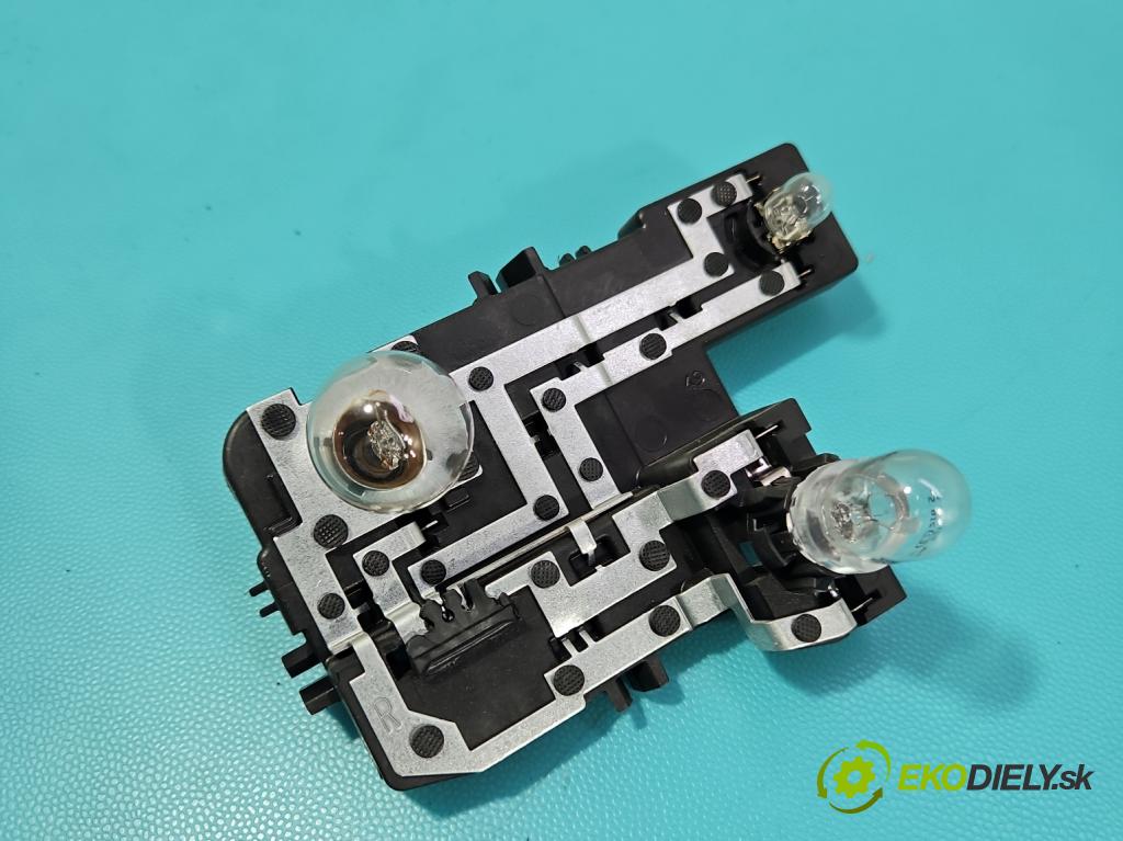 Opel Astra V  2015-2022 1.5 cdti 122 HP manual 90 kW 1496 cm3 5- svetlo / reflektor zadné pravé 39077381 (Kľučka dverí ostatné)