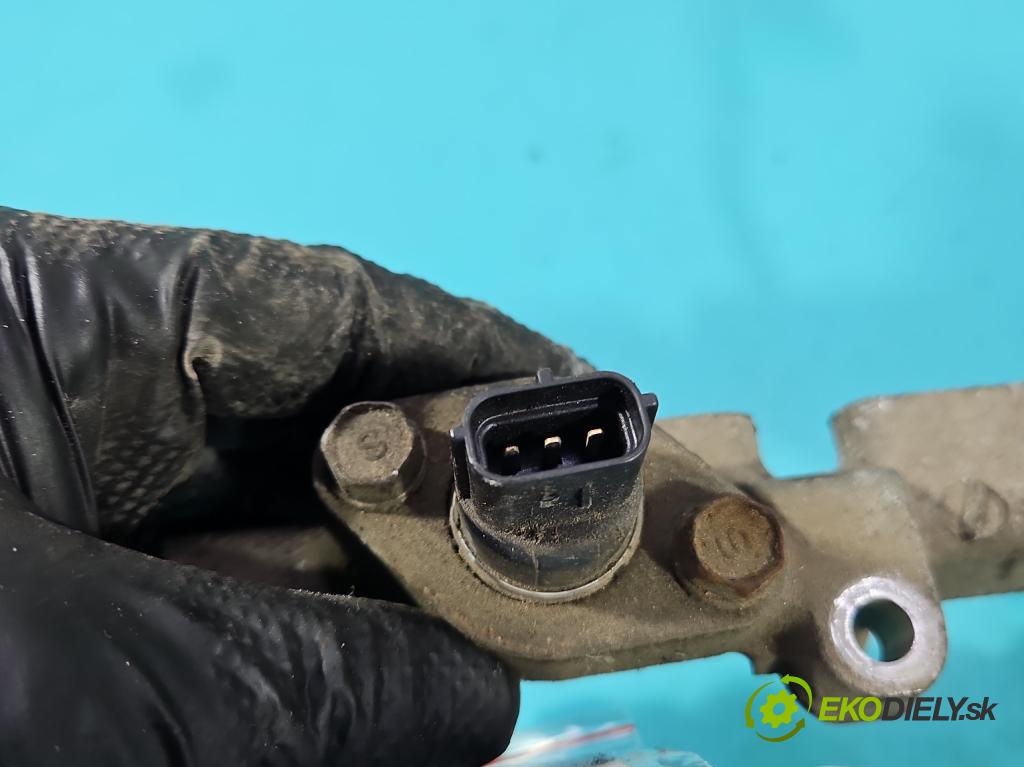 Mitsubishi Pajero Pinin 1998-2007 2.0 GDI 129 HP manual 95 kW 1999 cm3 5- vstrek E7T05072 (Vstrekovač paliva)