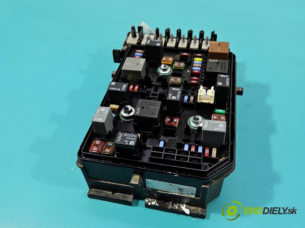 Opel Astra V  2015-2022 1.5 cdti 122 hp manual 90 kW 1496 cm3 5- skříňka pojistková 15514069 (Pojistková skříňka)