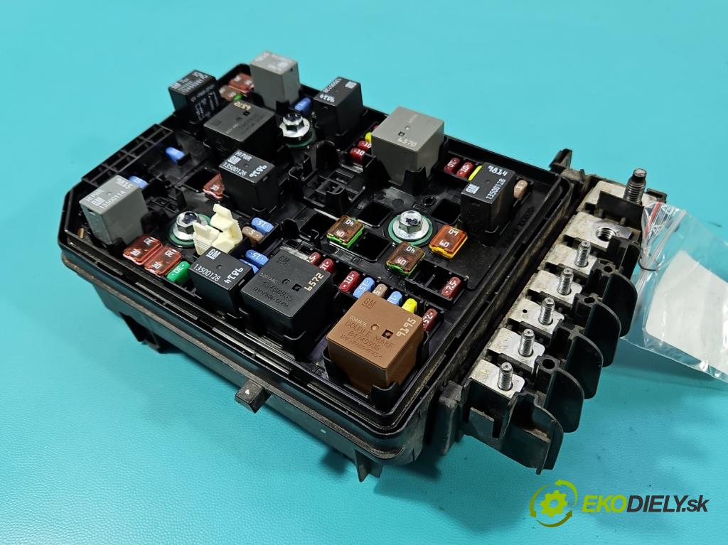 Opel Astra V  2015-2022 1.5 cdti 122 hp manual 90 kW 1496 cm3 5- skříňka pojistková 15514069 (Pojistková skříňka)