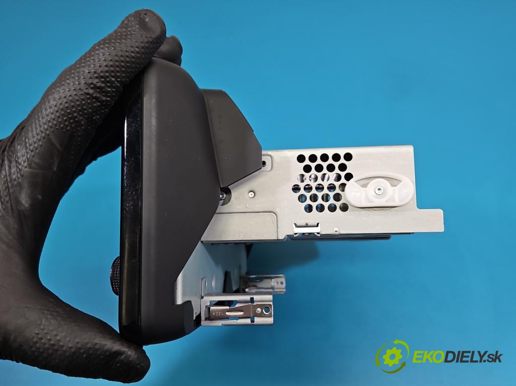 Skoda Kamiq 1.0 TSI 116 hp automatic 85 kW 999 cm3 5- Radio továrna: 657035869