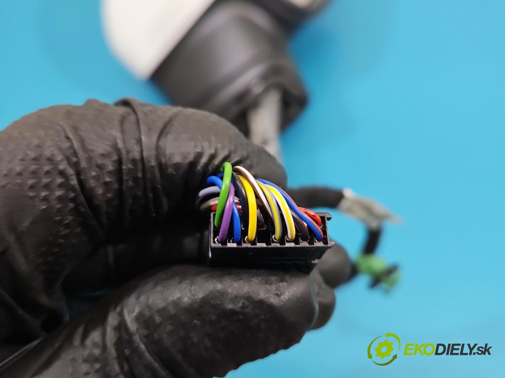 Vw Tiguan II 2016-2024 1.5 TSI 150 HP automatic 110 kW 1498 cm3 5- zrkadlo pravé  (Kľučka dverí ostatné)