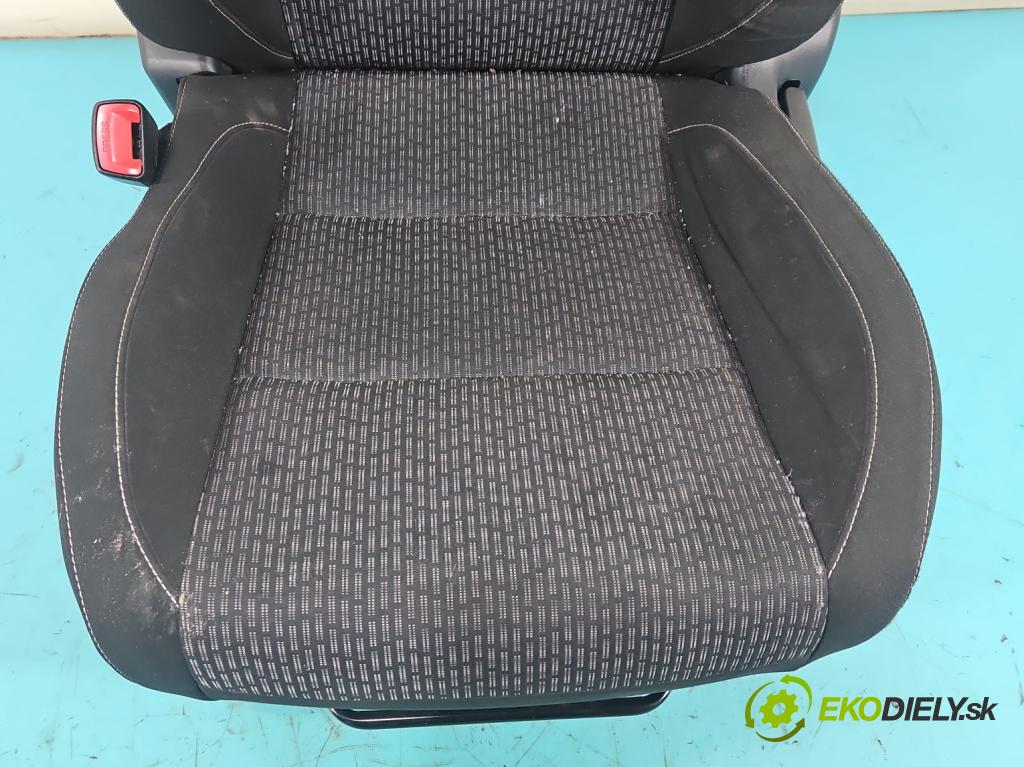 Toyota Auris II 2012-2018 1.8 hybrid 99 HP automatic 73 kW 1798 cm3 5- Sedačka ľavý (Sedadlo)