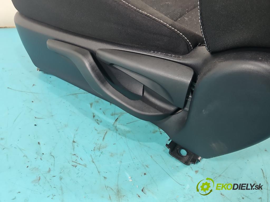 Toyota Auris II 2012-2018 1.8 hybrid 99 HP automatic 73 kW 1798 cm3 5- Sedačka ľavý (Sedadlo)