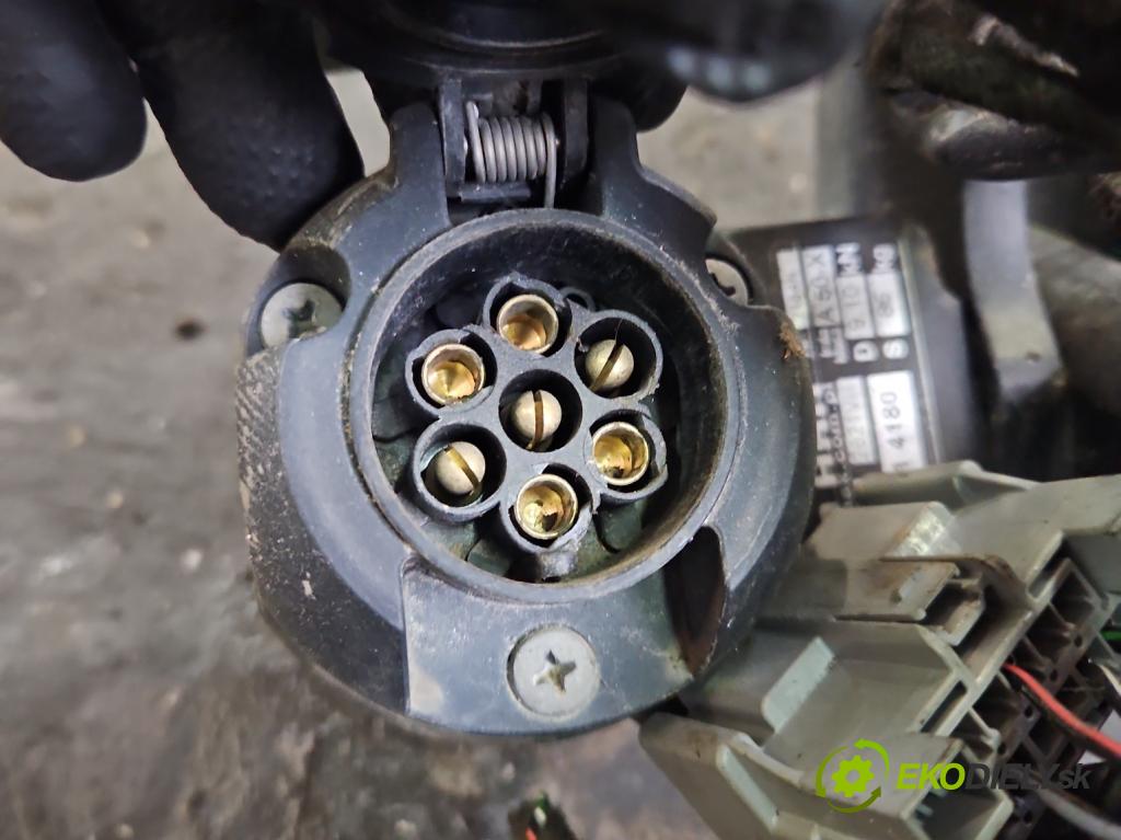 Volvo S60 I 2000-2010 2.4 D5 163 HP manual 120 kW 2401 cm3 4- Hák: vlečení:  (Ťažné zariadenie)