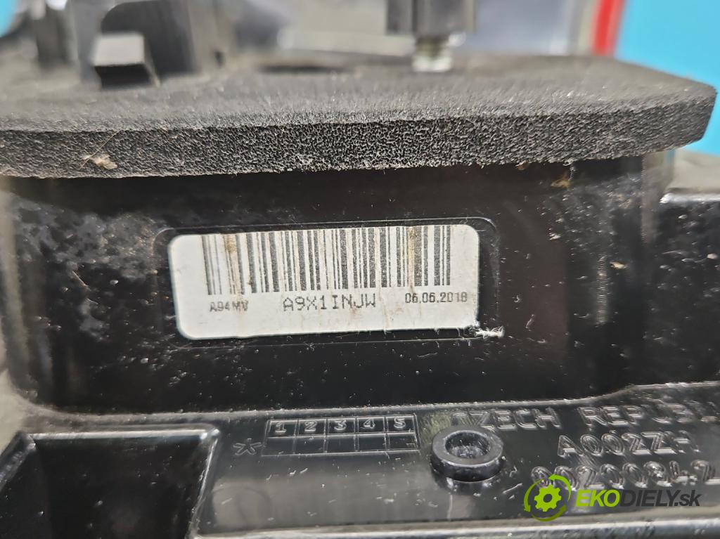 Peugeot 2008 I 2013-2019 1.2 12V 131 HP manual 96 kW 1199 cm3 5- svetlo / reflektor zadné ľavé 9826730480 (Kľučka dverí ostatné)