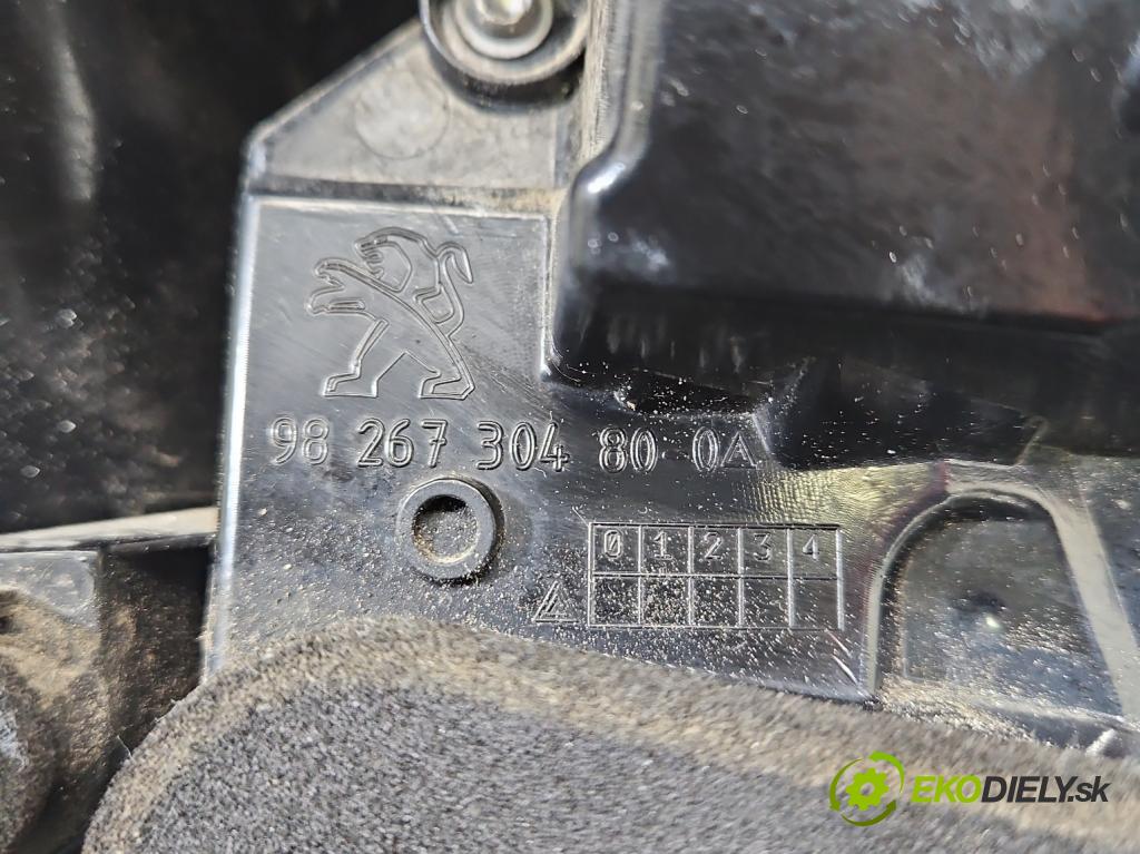 Peugeot 2008 I 2013-2019 1.2 12V 131 HP manual 96 kW 1199 cm3 5- svetlo / reflektor zadné ľavé 9826730480 (Kľučka dverí ostatné)