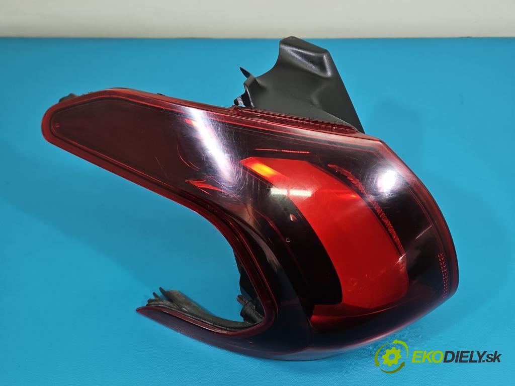 Peugeot 2008 I 2013-2019 1.2 12V 131 HP manual 96 kW 1199 cm3 5- svetlo / reflektor zadné ľavé 9826730480 (Kľučka dverí ostatné)