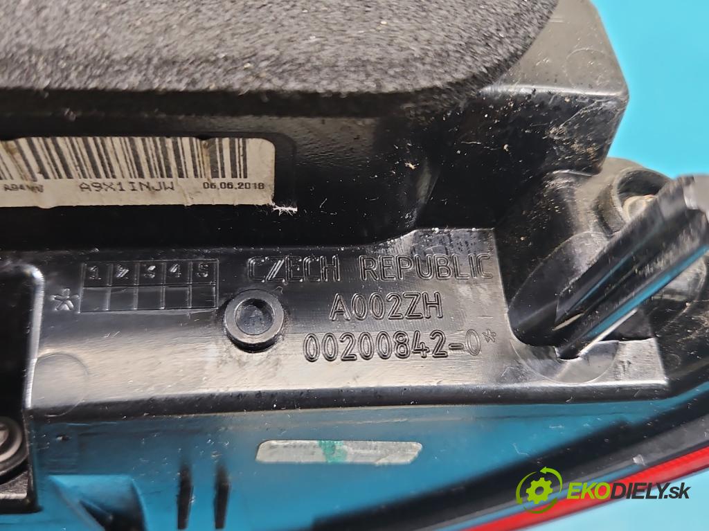 Peugeot 2008 I 2013-2019 1.2 12V 131 HP manual 96 kW 1199 cm3 5- svetlo / reflektor zadné ľavé 9826730480 (Kľučka dverí ostatné)