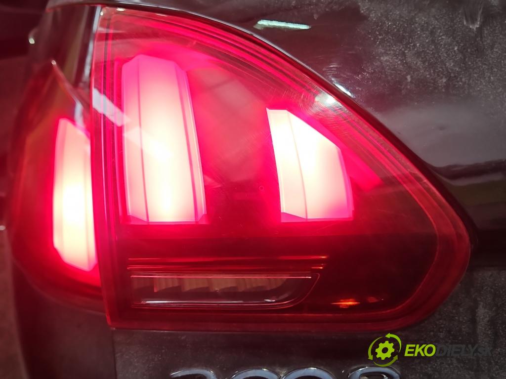 Peugeot 2008 I 2013-2019 1.2 12V 131 HP manual 96 kW 1199 cm3 5- svetlo / reflektor zadné ľavé 9814758480 (Kľučka dverí ostatné)