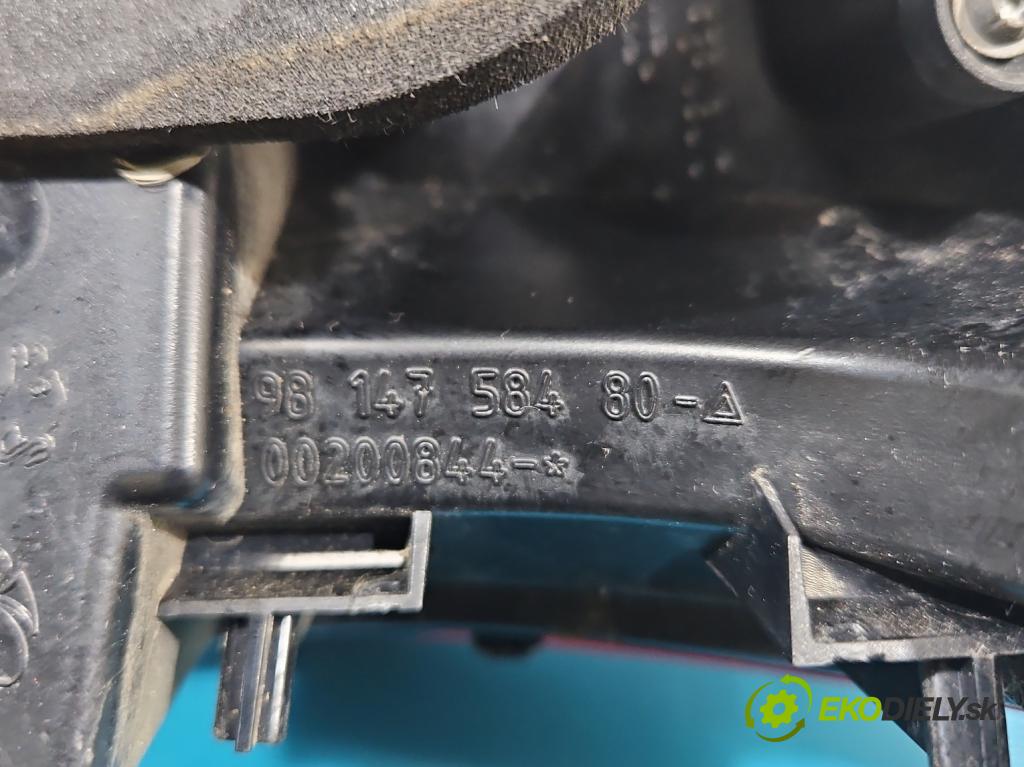 Peugeot 2008 I 2013-2019 1.2 12V 131 HP manual 96 kW 1199 cm3 5- svetlo / reflektor zadné ľavé 9814758480 (Kľučka dverí ostatné)