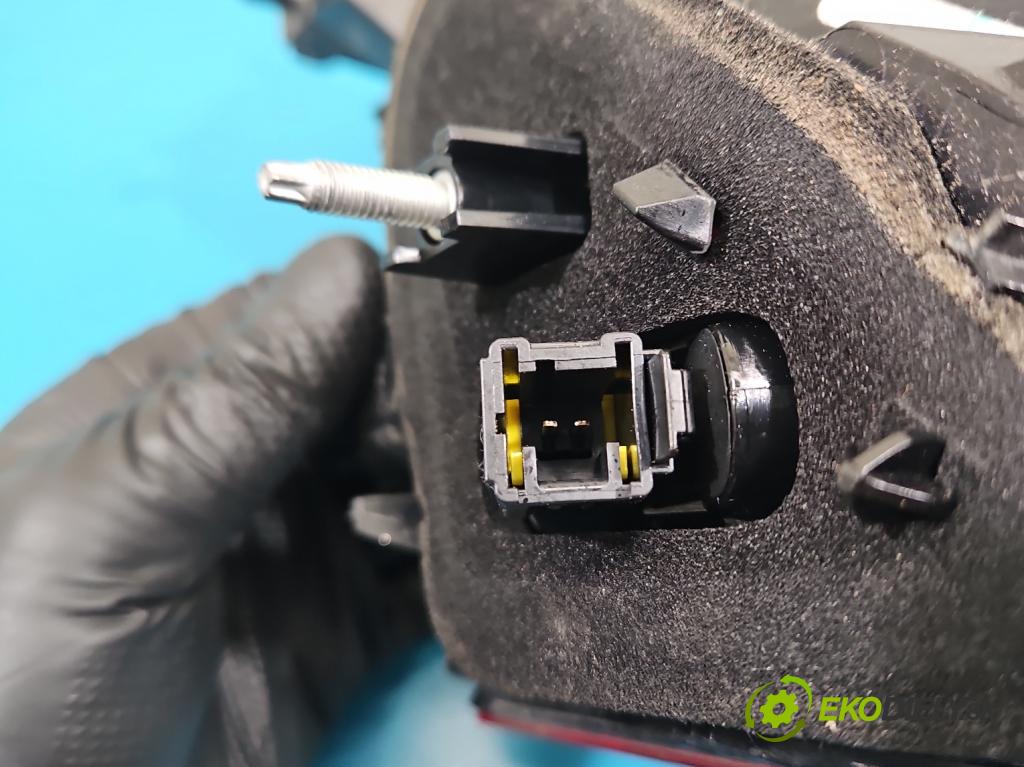 Peugeot 2008 I 2013-2019 1.2 12V 131 hp manual 96 kW 1199 cm3 5- světlo zadní pravé 9814757280 (Klika dveří ostatní)