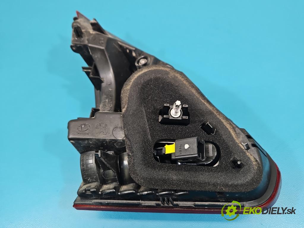 Peugeot 2008 I 2013-2019 1.2 12V 131 hp manual 96 kW 1199 cm3 5- světlo zadní pravé 9814757280 (Klika dveří ostatní)