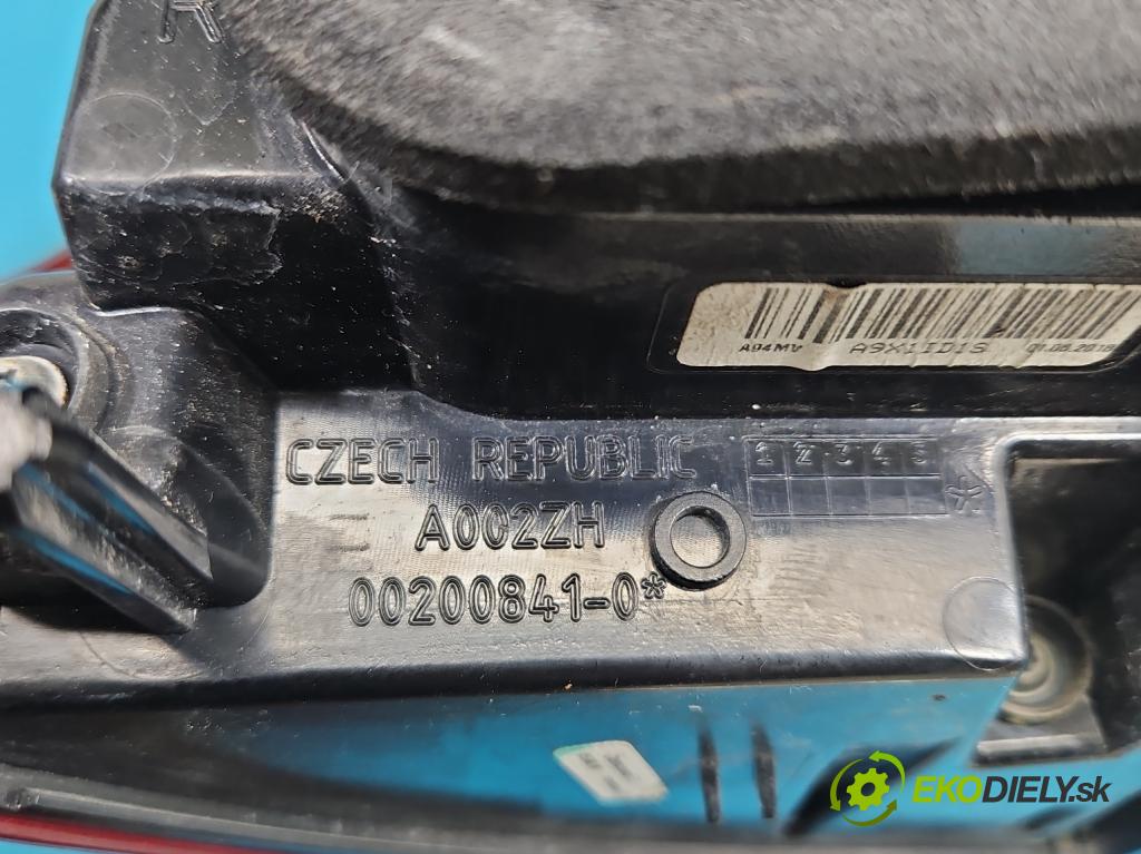 Peugeot 2008 I 2013-2019 1.2 12V 131 HP manual 96 kW 1199 cm3 5- svetlo / reflektor zadné pravé 9826730380 (Kľučka dverí ostatné)