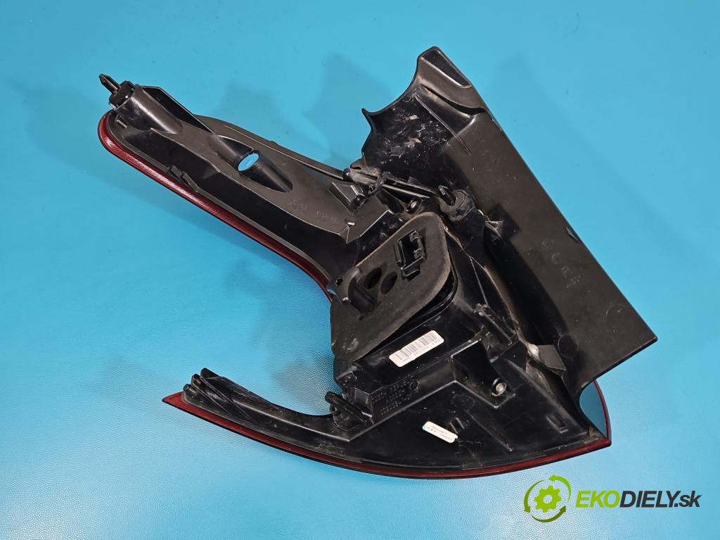 Peugeot 2008 I 2013-2019 1.2 12V 131 HP manual 96 kW 1199 cm3 5- svetlo / reflektor zadné pravé 9826730380 (Kľučka dverí ostatné)