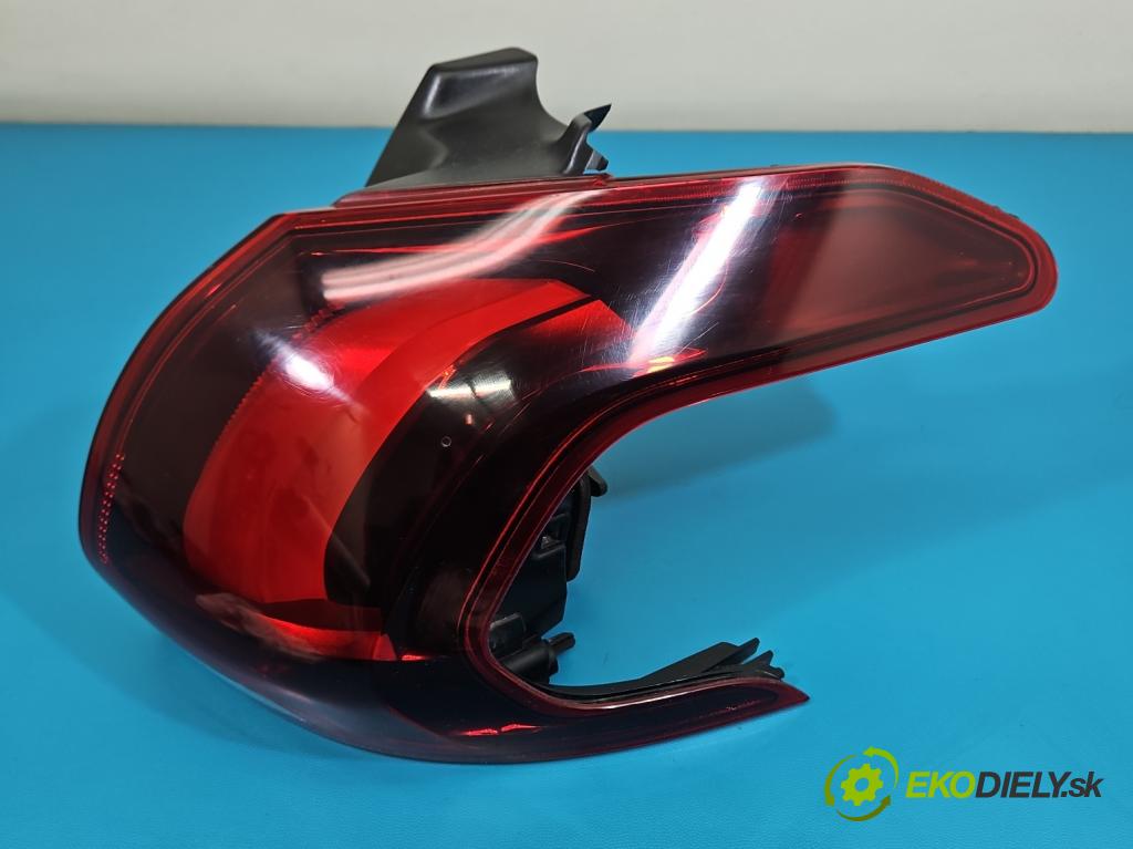 Peugeot 2008 I 2013-2019 1.2 12V 131 HP manual 96 kW 1199 cm3 5- svetlo / reflektor zadné pravé 9826730380 (Kľučka dverí ostatné)