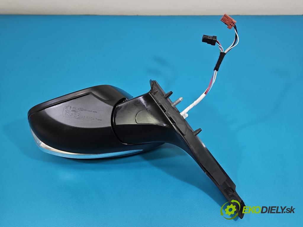 Peugeot 2008 I 2013-2019 1.2 12V 131 HP manual 96 kW 1199 cm3 5- zrkadlo ľavé  (Kľučka dverí ostatné)