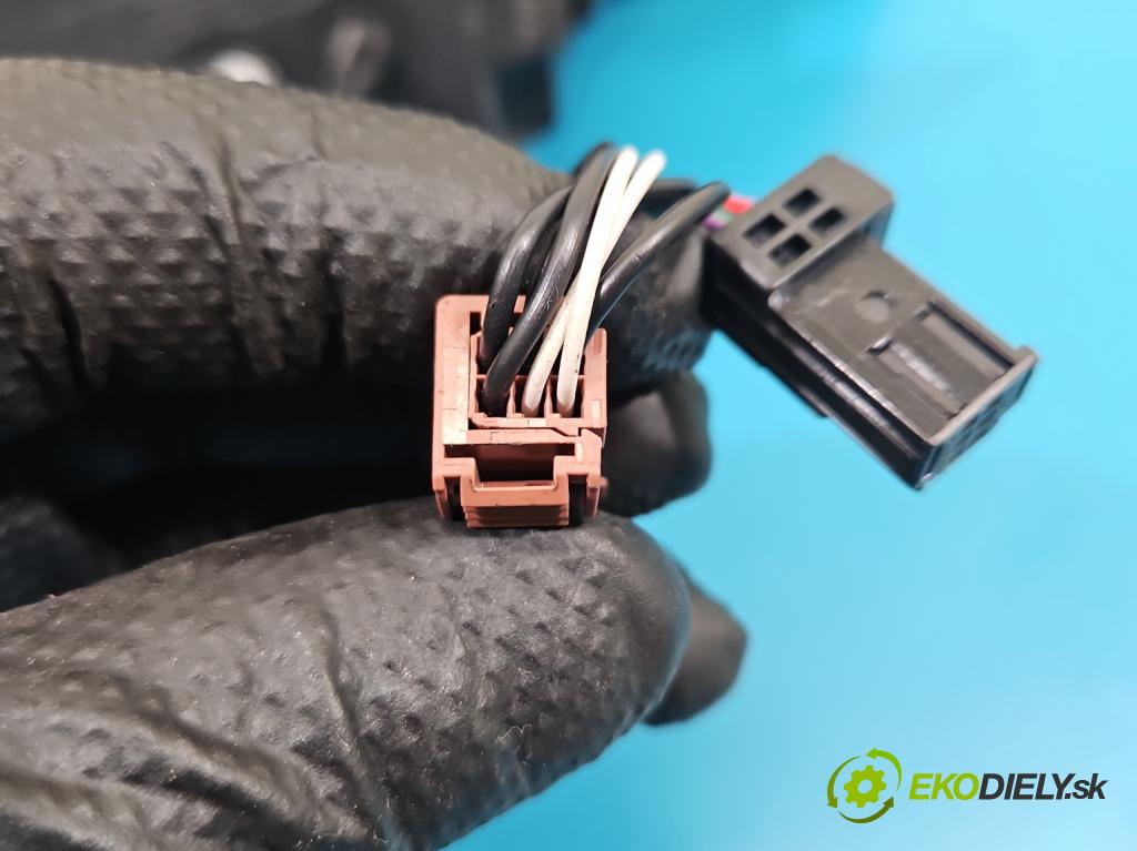 Peugeot 2008 I 2013-2019 1.2 12V 131 hp manual 96 kW 1199 cm3 5- zpětné zrcátko pravé  (Klika dveří ostatní)