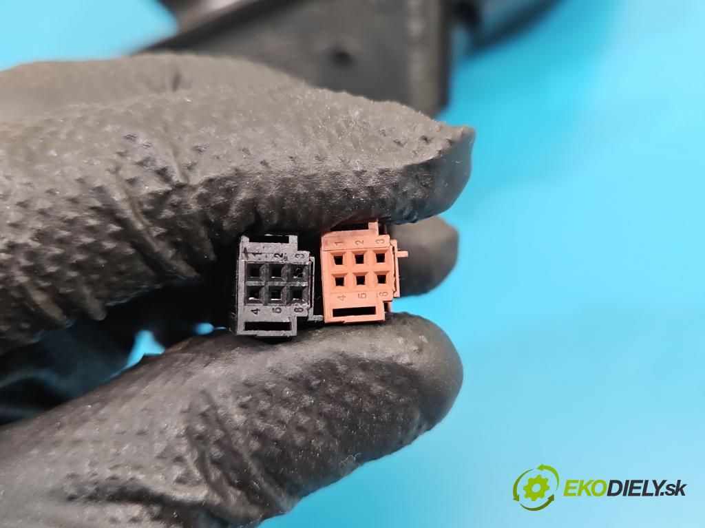 Peugeot 2008 I 2013-2019 1.2 12V 131 hp manual 96 kW 1199 cm3 5- zpětné zrcátko pravé  (Klika dveří ostatní)