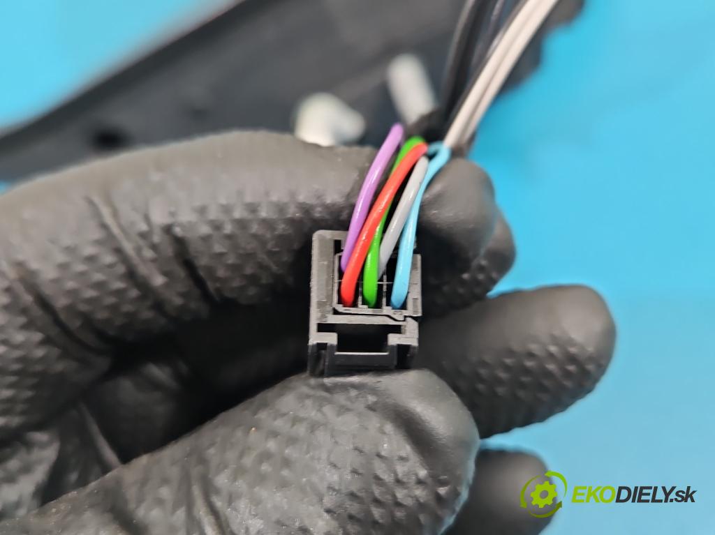 Peugeot 2008 I 2013-2019 1.2 12V 131 hp manual 96 kW 1199 cm3 5- zpětné zrcátko pravé  (Klika dveří ostatní)