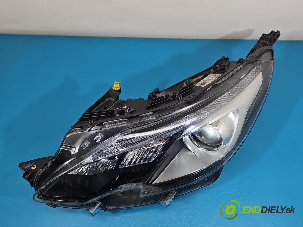 Peugeot 2008 I 2013-2019 1.2 12V 131 HP manual 96 kW 1199 cm3 5- Reflektor: ľavý 9825313980 (Kľučka dverí ostatné)