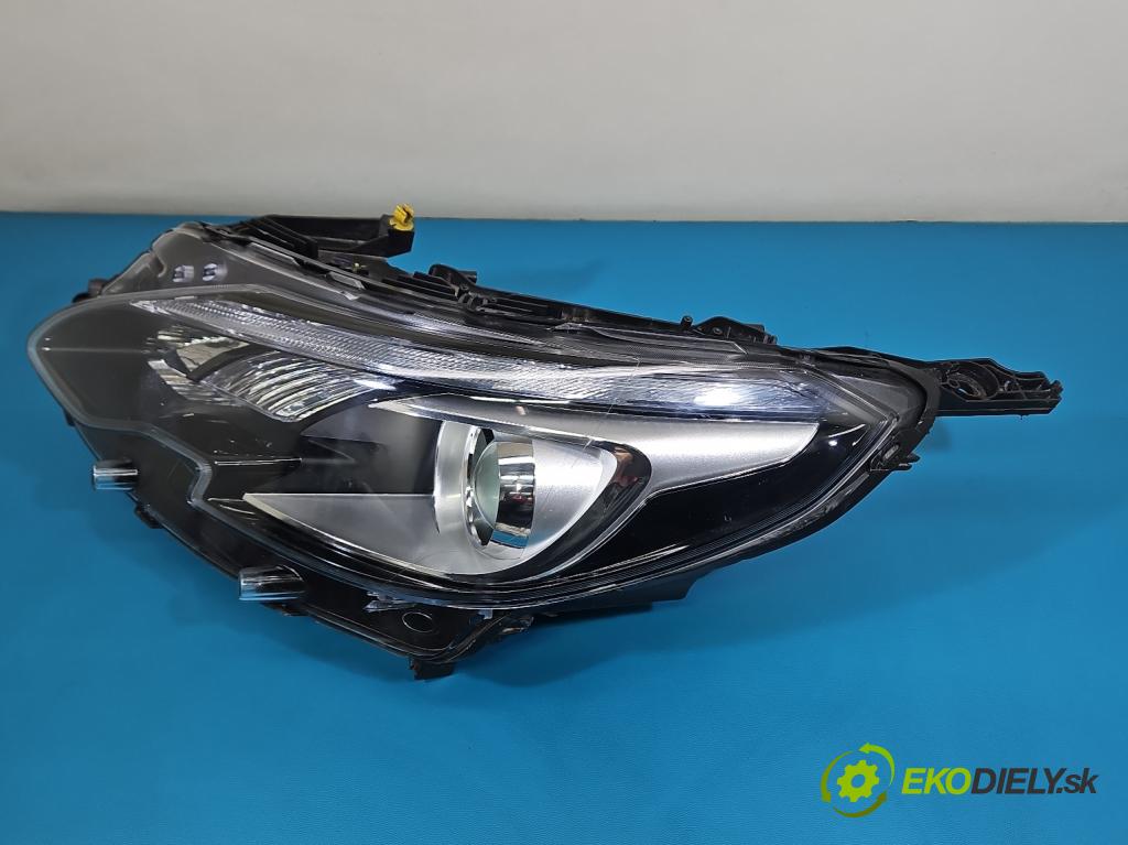 Peugeot 2008 I 2013-2019 1.2 12V 131 HP manual 96 kW 1199 cm3 5- Reflektor: ľavý 9825313980 (Kľučka dverí ostatné)